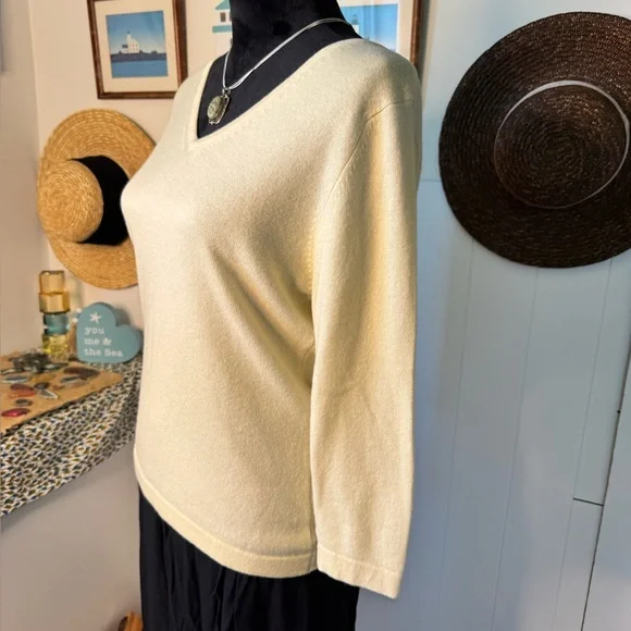 Lord & Taylor Two Ply Cashmere Women’s Size Large Cream Colored - Picture 3 of 11